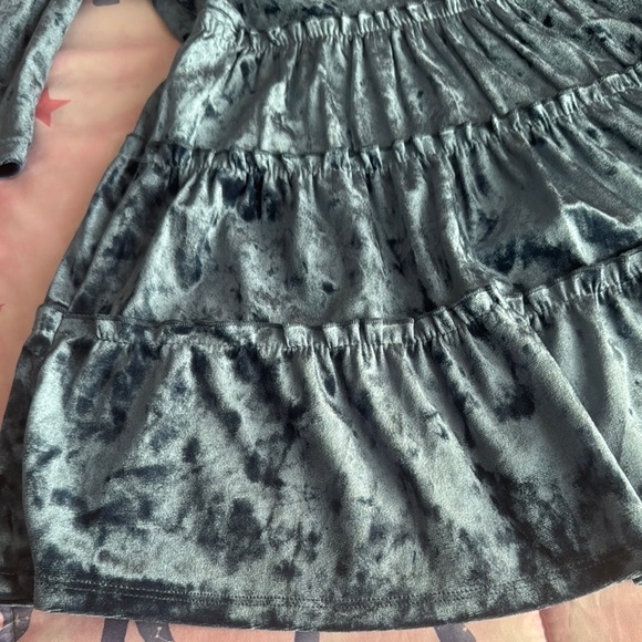 Elegant Velvet Kids Dress in Teal - Picture 2 of 7
